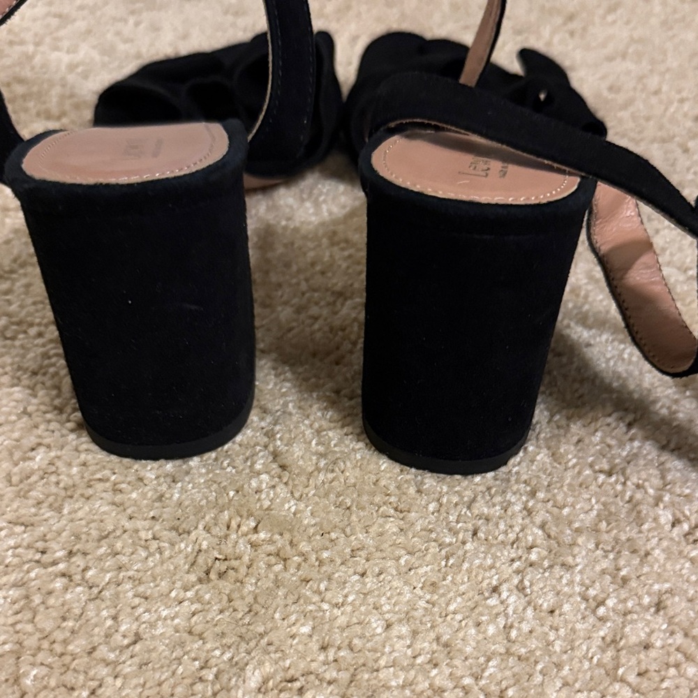 Lewit Black Ruffle Heels - Picture 6 of 6